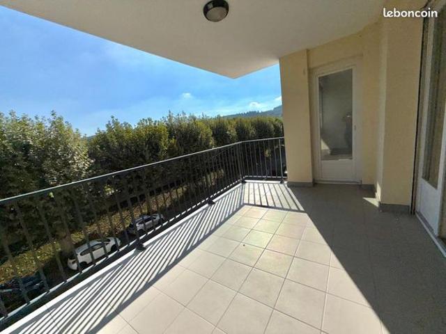 Appartement vente à La Tour-du-Pin, La Verpillière