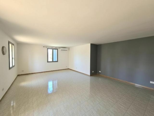Appartement location à Lotissement Saint-Roch, Lambesc