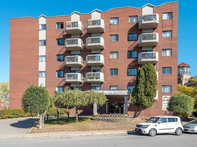 Apartment for rent in Saint-lambert, Quebec