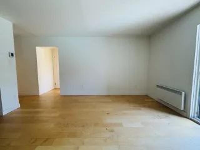 Apartment for rent in Saint-Mathieu, Québec