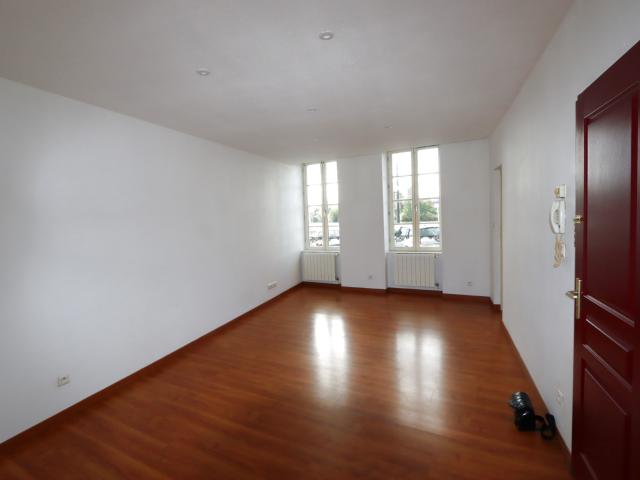 Appartement location à Cosne-Cours-sur-Loire, La Charité-sur-loire