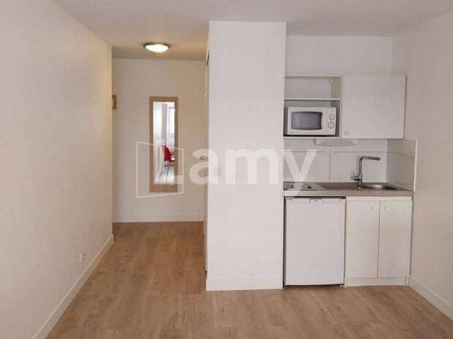 Studio location à Les Chênes, Cergy
