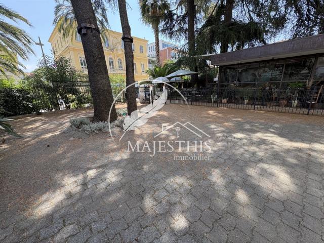 Local Commercial vente à Arrondissement de Toulon, Hyères