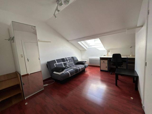 Studio location à Quartier Centre Ville, Reims