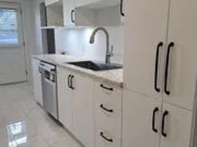 Apartment for rent in Pointe-claire, Quebec