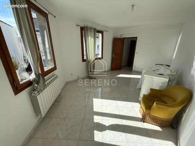 Maison vente à Dreux, Montreuil