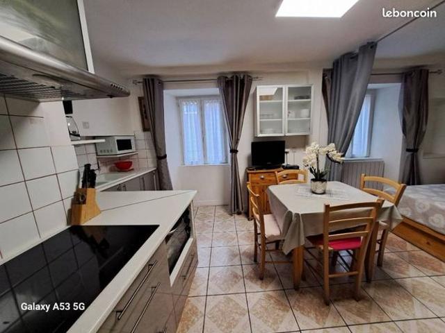 Appartement vente à Laval-d'Aurelle, Saint-Laurent-les-Bains-Laval-d'Aurelle