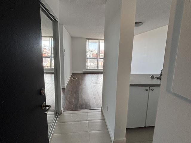 Apartment for rent in Saint-lambert, Quebec