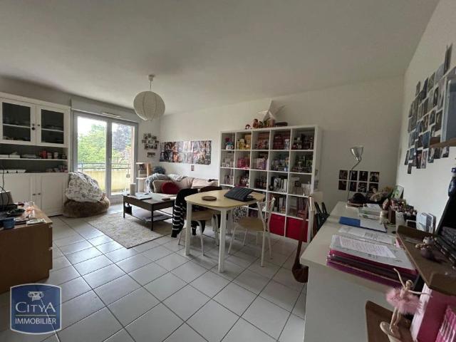 Appartement location à Les Bressoles, Saint-Amand-Montrond