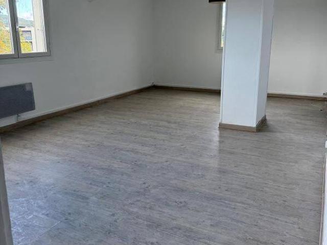 Appartement location à Pont-Saint-Esprit, Gard