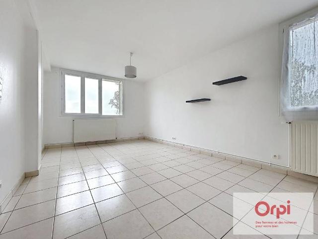 Appartement location à Lavault-Sainte-Anne, Allier