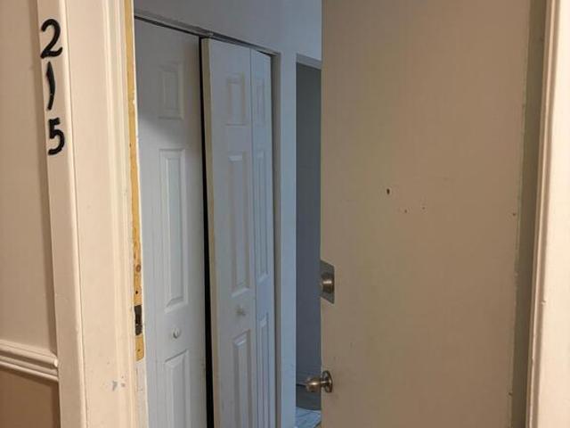 Apartment for rent in Pointe-claire, Quebec