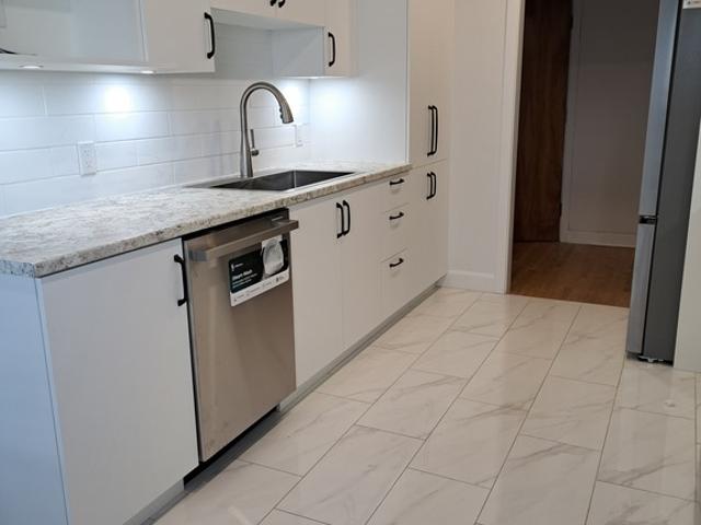 Apartment for rent in Pointe-claire, Quebec