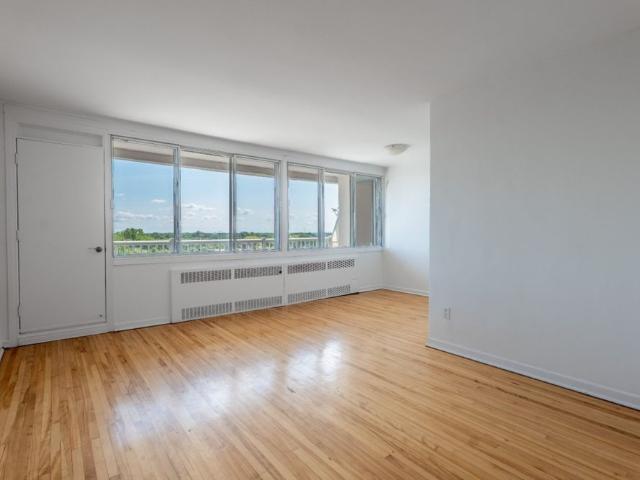 Apartment for rent in Cote-saint-luc, Quebec