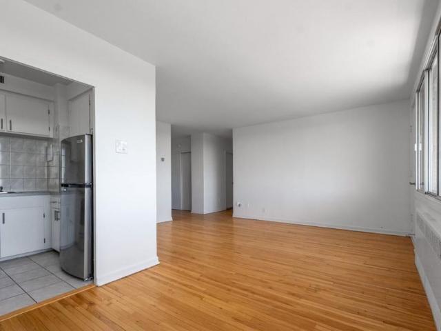 Apartment for rent in Cote-saint-luc, Quebec