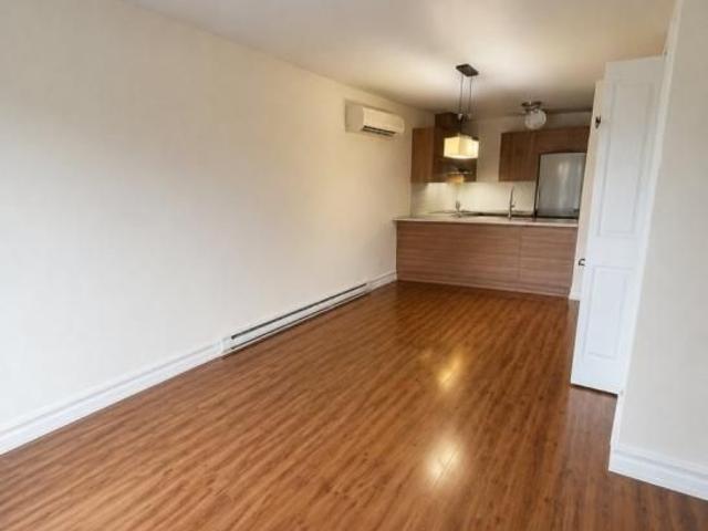 Apartment for rent in Laval-des-rapides, Quebec