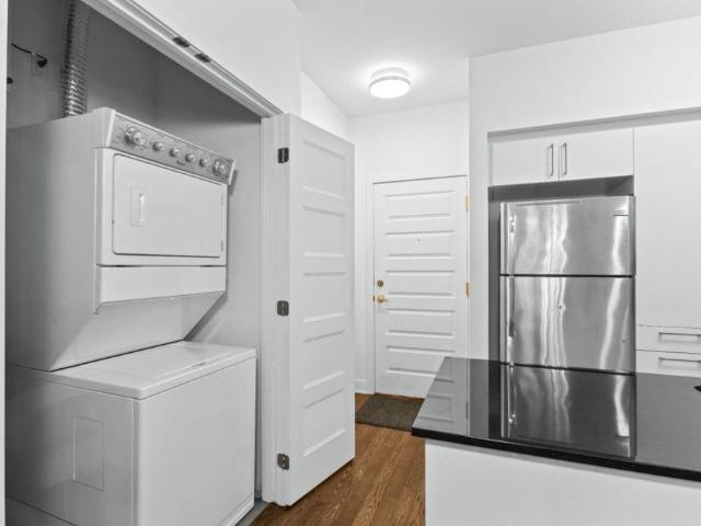 Apartment for rent in Montreal-ouest, Quebec