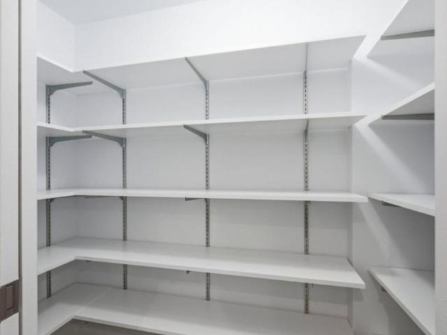 Apartment for rent in Pointe-claire, Quebec