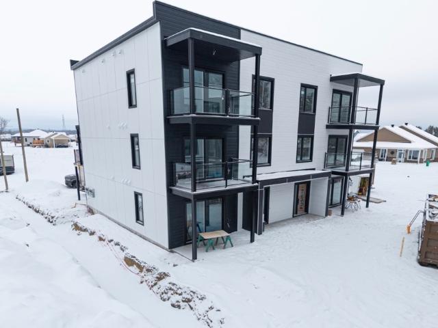 Apartment for rent in Saint-marc-des-carrieres, Quebec