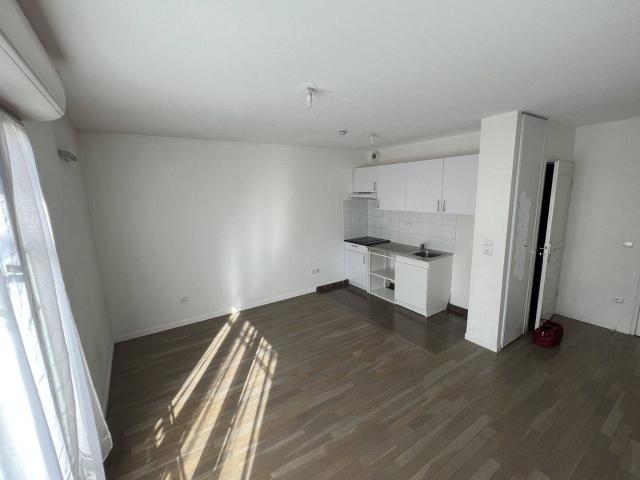 Studio location à Quartier Charles Renard, Saint-Cyr-l'École