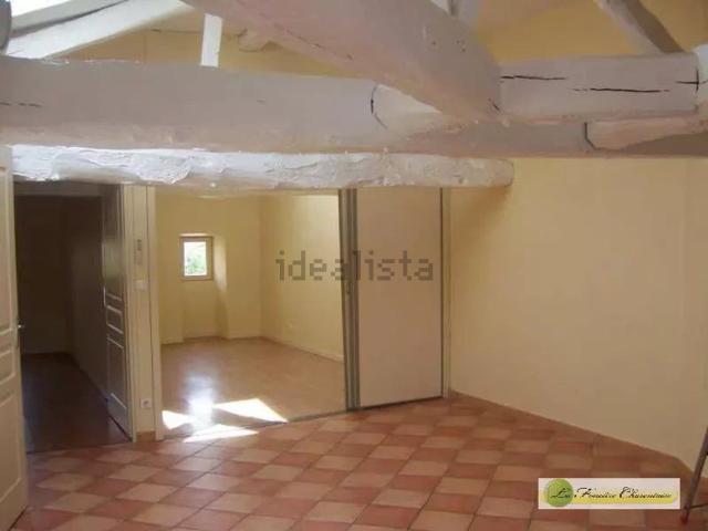 Appartement location à Aigre