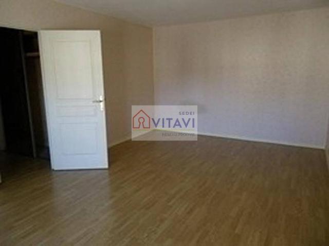 Studio location à Centre Ville, Compiègne