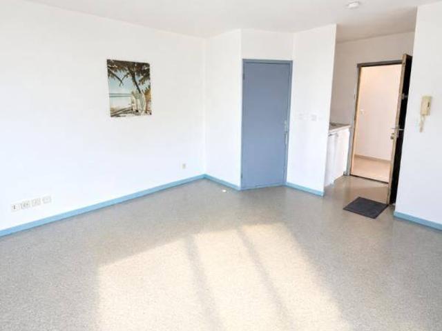 Studio location à Zone Industrielle de la Saussaye, Saint-Cyr-en-Val