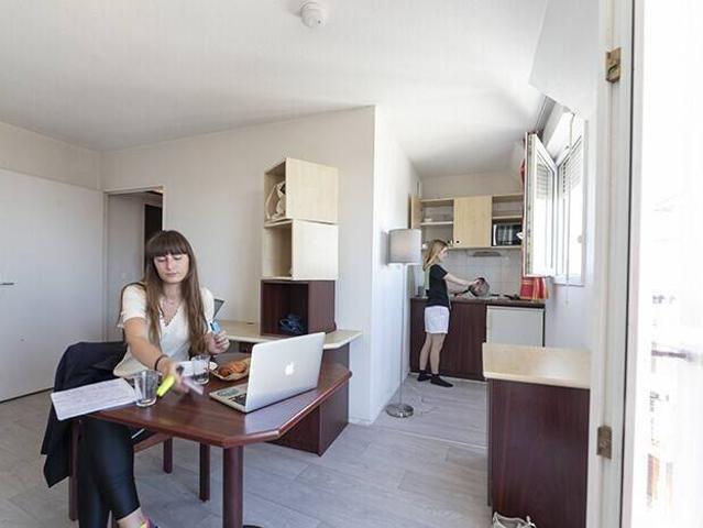 Studio location à Quartier Bords et Val de Seine / Les Arches, Issy-les-Moulineaux