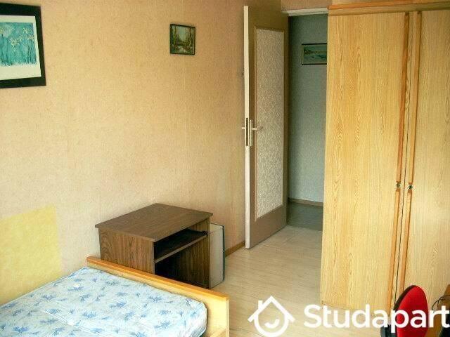 Studio location à Bourgogne, Les Ulis