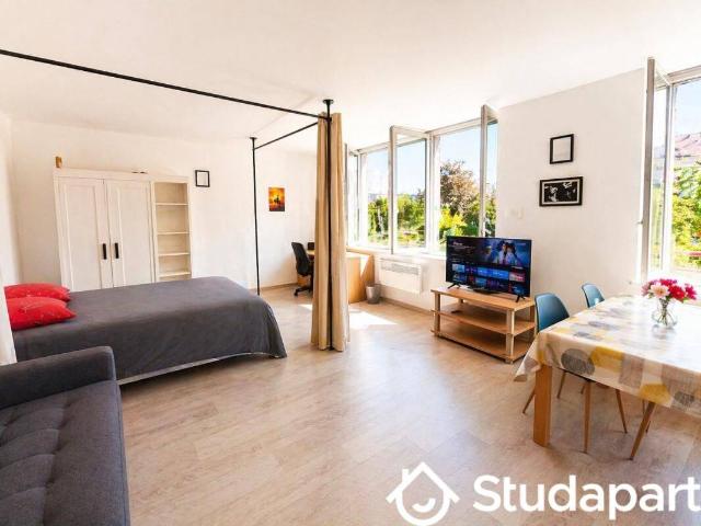 Studio location à Hallennes-lez-Haubourdin, Nord