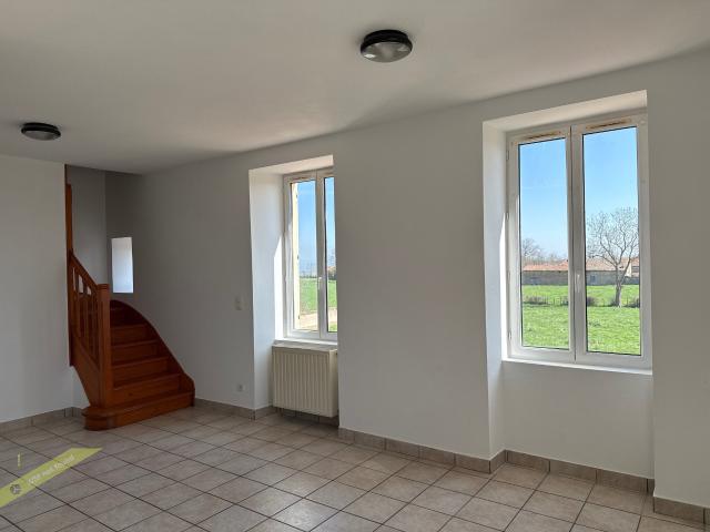 Appartement location à La Place, Saint-Julien-d'Oddes
