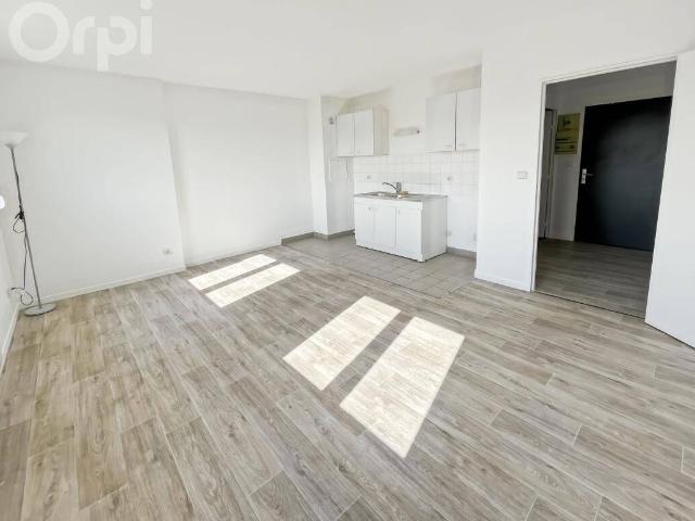 Studio location à Centre ville, Senlis