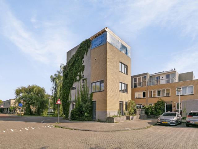Appartement te huur in Sloten, Amsterdam