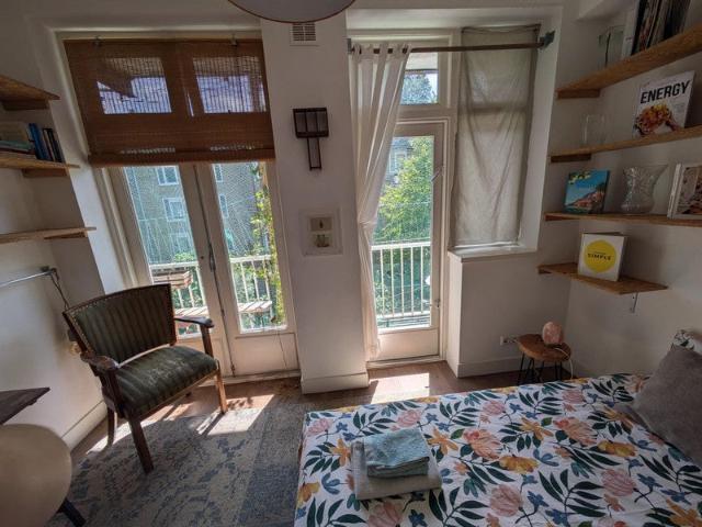 Appartement te huur in Indische Buurt, Olland