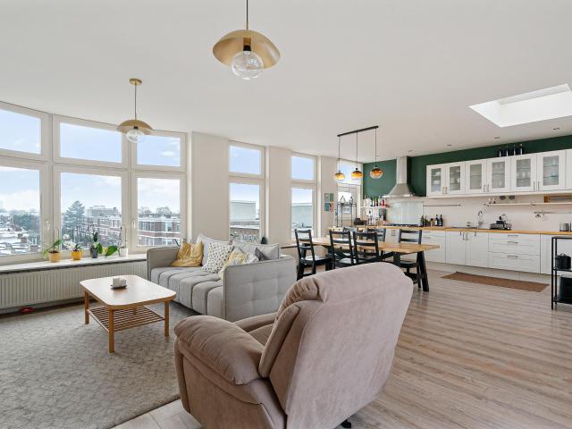 Appartement te huur in Bloemenbuurt, Zuid Holland