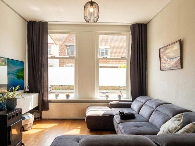 Appartement te huur in Bloemenbuurt, Zuid Holland