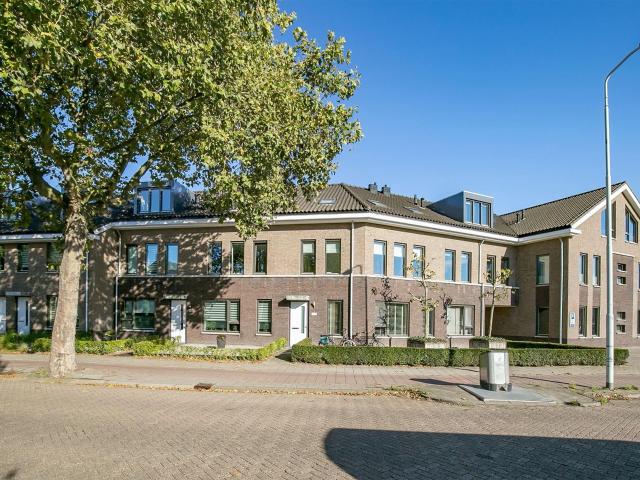 Appartement te huur in Acht, Olland