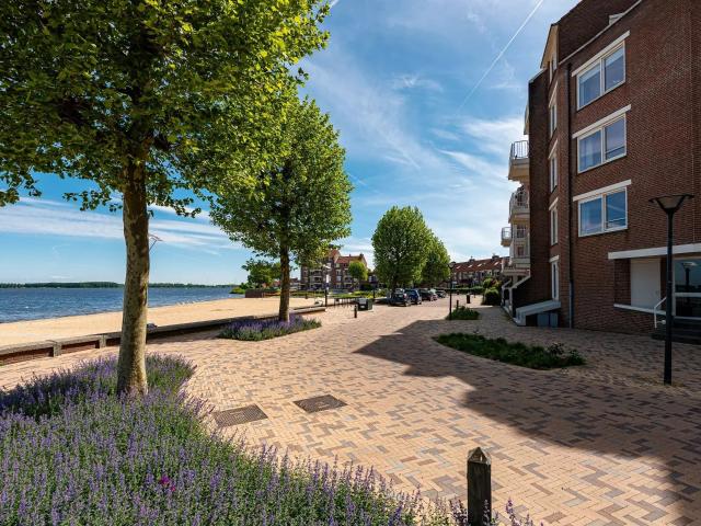 Appartement te huur in Huizen, Noord Holland
