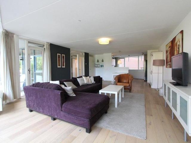 Appartement te huur in Duivendrecht, Noord Holland