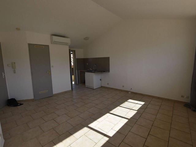 Studio location à Argensol, Orange
