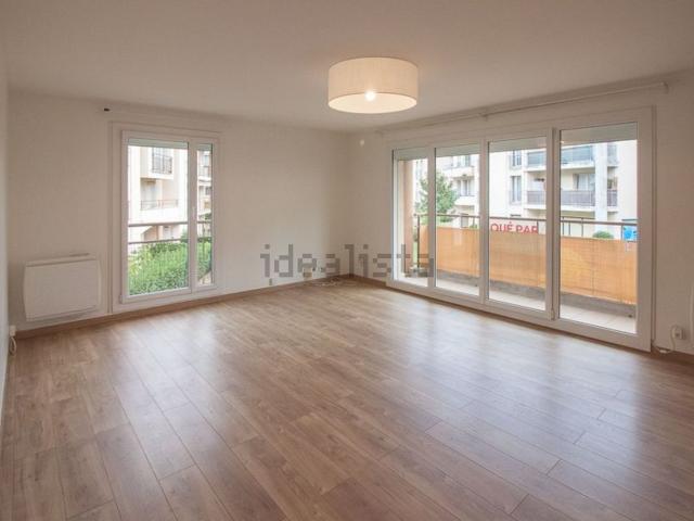 Appartement location à Le Village, Osny