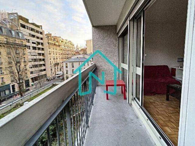 Studio location à Paris 18e Arrondissement, Paris