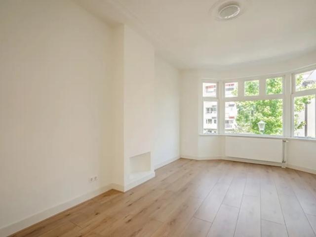 Appartement te huur in Bloemenbuurt, Zuid Holland