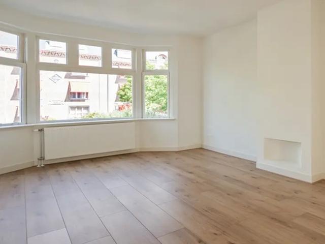 Appartement te huur in Bloemenbuurt, Zuid Holland
