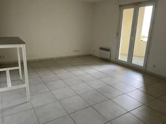 Studio location à Ville Active, Nîmes