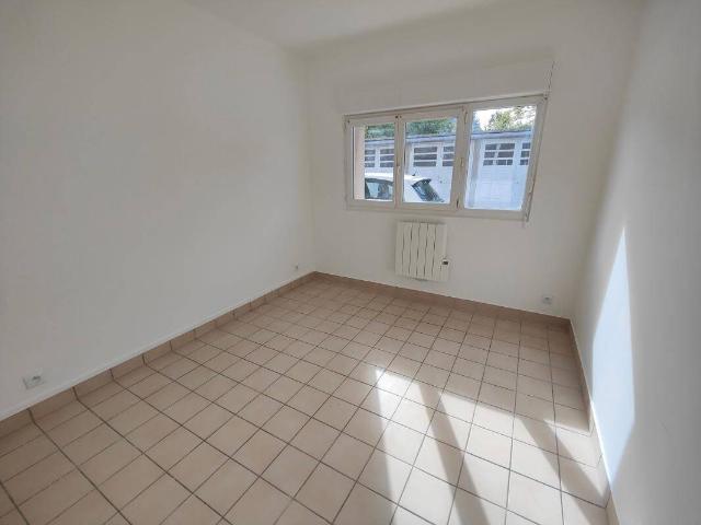 Studio location à Sainte-Geneviève-des-Bois, Essonne