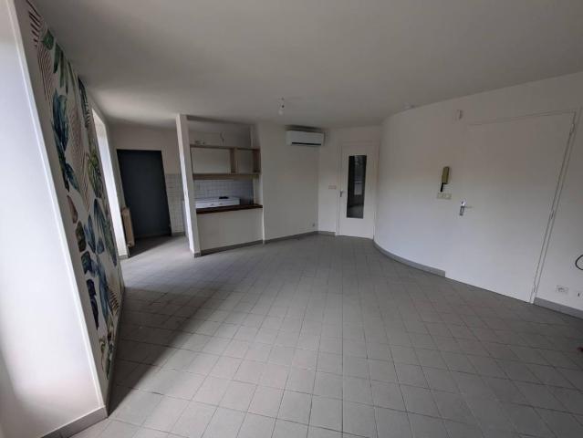 Appartement location à Foyer Les Hirondelles, Mours-Saint-Eusèbe