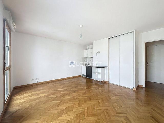 Studio location à Quartier Charles Renard, Saint-Cyr-l'École