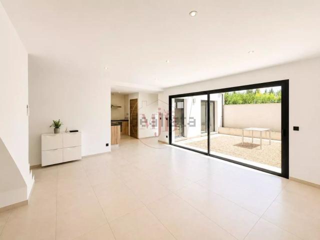 Appartement location à Saint-Étienne-du-Grès, Bouches-du-Rhône