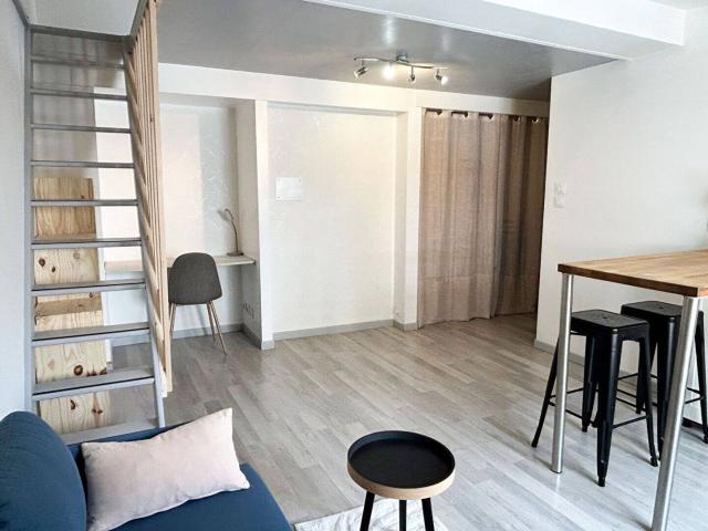 Studio location à L'Haye, Saint-Genis-Laval
